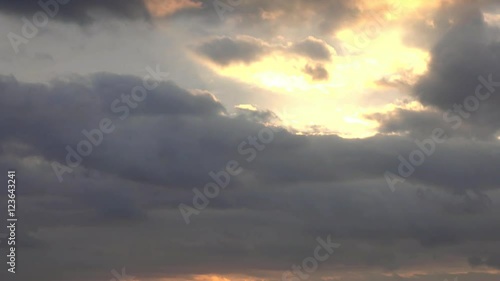 4K・曇り日の朝空_3-673