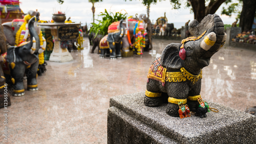 Fototapeta premium Elephant statues to worship