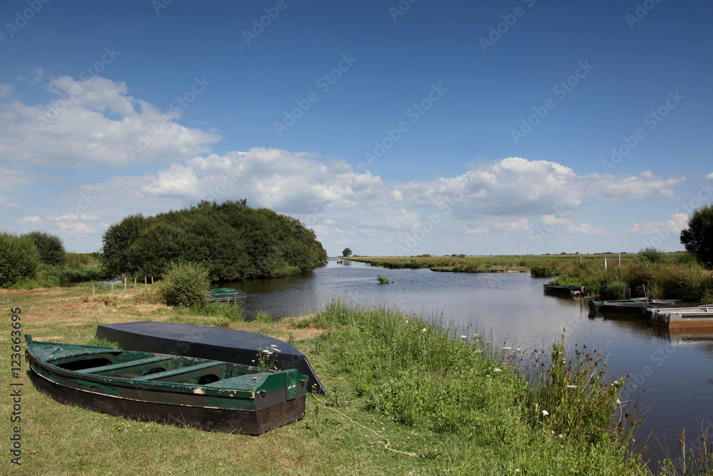 Fototapeta premium Barques dans La Grande Brière.