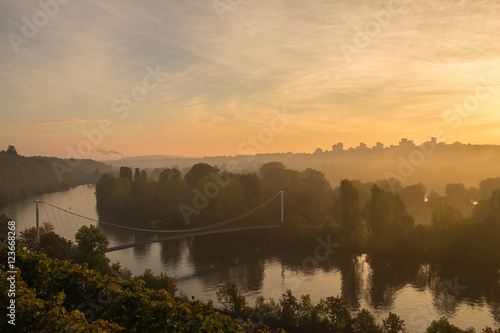 Sonnenaufgang in den Weibergen mit Hängebrücke im Neckartal bei Stuttgart photo