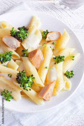 pasta penne with chicken, broccoli and cheese