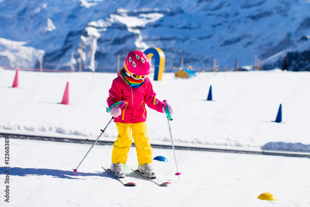 Child in ski school