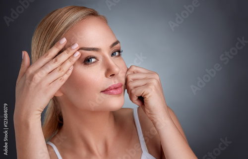 Fotografija woman in the struggle with aging