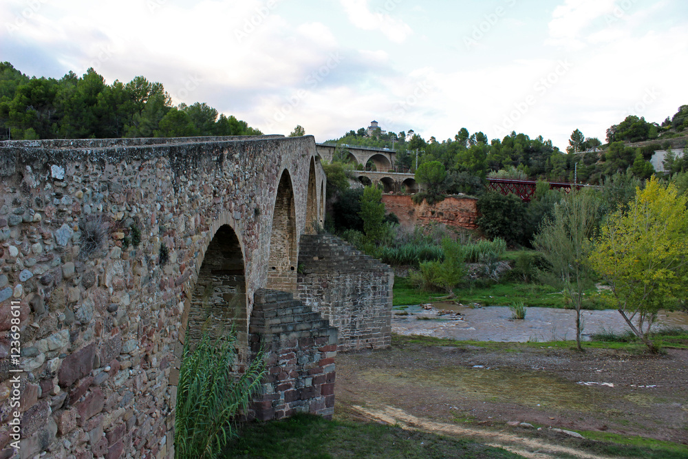 Puente viejo de Castellbell y el Vilar, Cataluña (España)