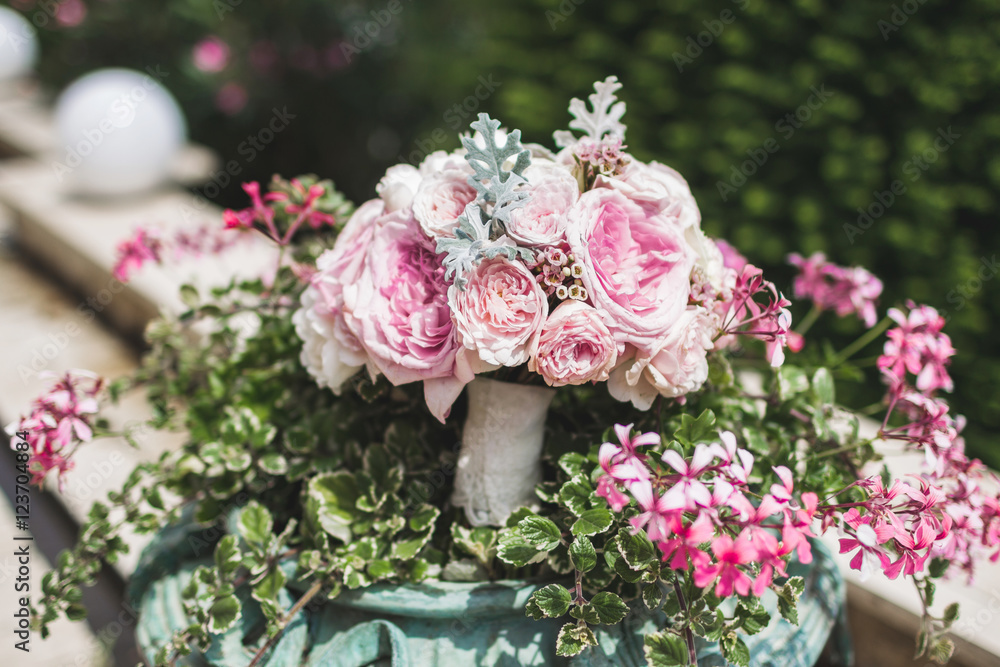 Obraz premium Bridal bouquet in delicate pink colors