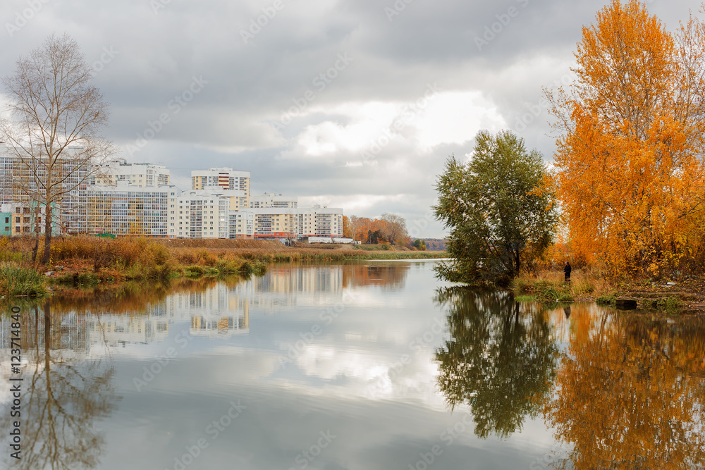 Autumn in the city by the river
