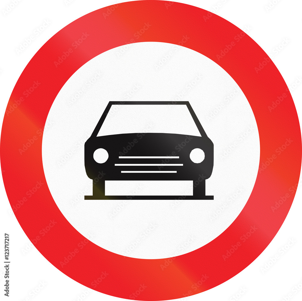 Belgian regulatory road sign - No motor vehicles except solo motorcycles