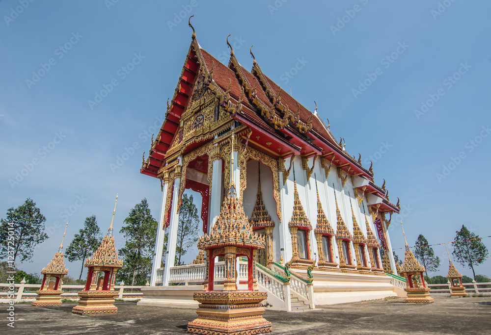 Naklejka premium Beautiful temple and blue sky at Chanthaburi Thailand.