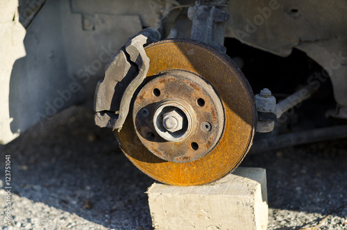 Car disc break with rusty bolts