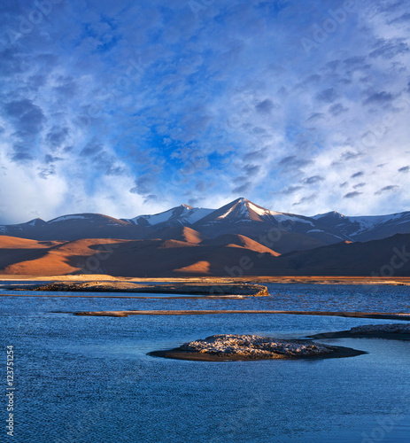 Schilderij op canvas Tso Kar salt water lake in Ladakh, North India.