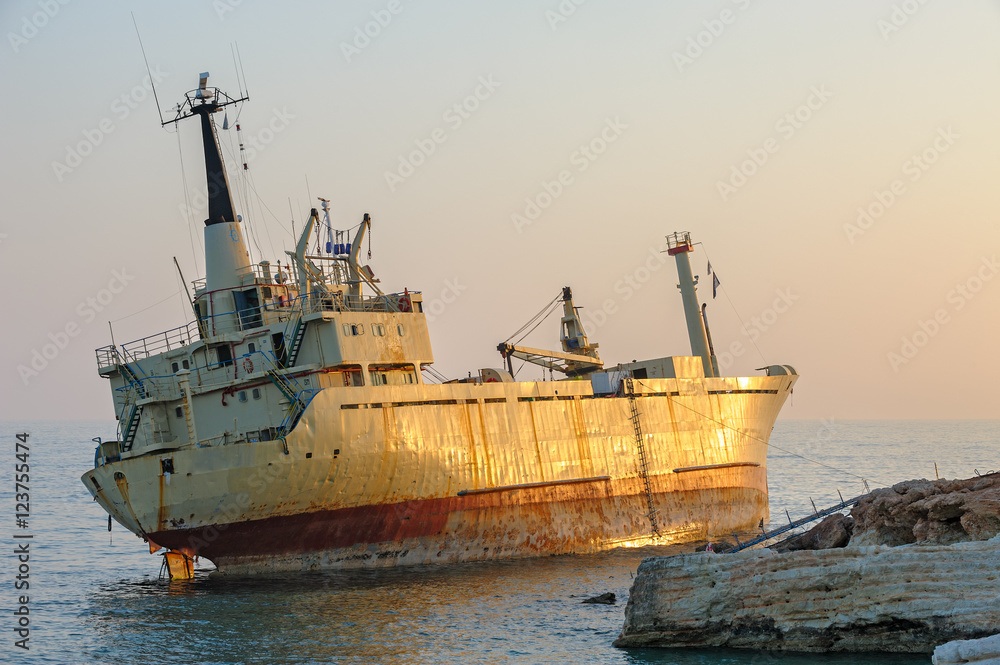 Fototapeta premium Ship aground near rocky coast