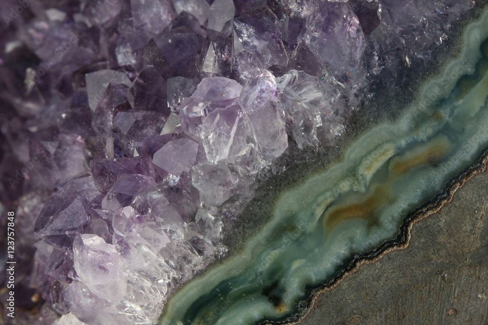 Fragment of amethyst geode, Fragment einer Amethyst-Druse Fragment of amethyst geode, Fragment einer Amethyst-Druse