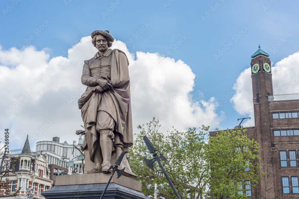 Fototapeta premium Rembrandt statue in Amsterdam, Netherlands