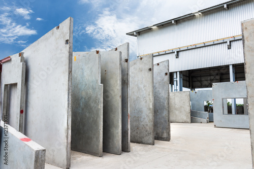 Precast concrete wall panel
