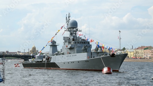 Obraz na płótnie The cruiser is at anchor. w salonie