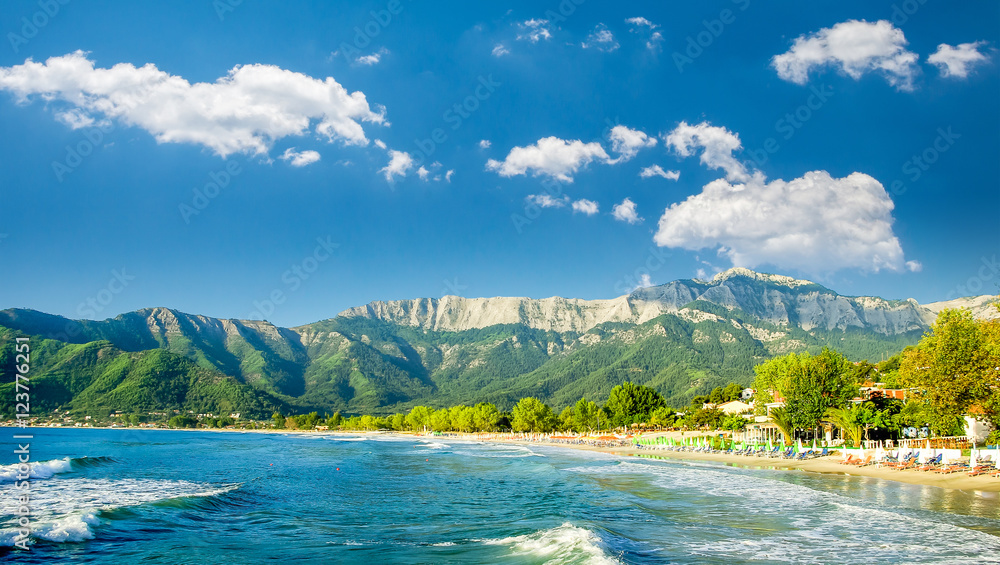 Obraz premium Psili Ammos beach, wyspa Thassos, Grecja. Znana jest jako Złota plaża. Znajduje się między Skala Panagia i Skala Potamia.