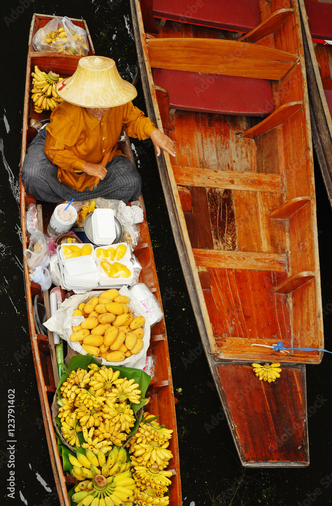 Fototapeta premium Floating market,Woodenboats,thailand