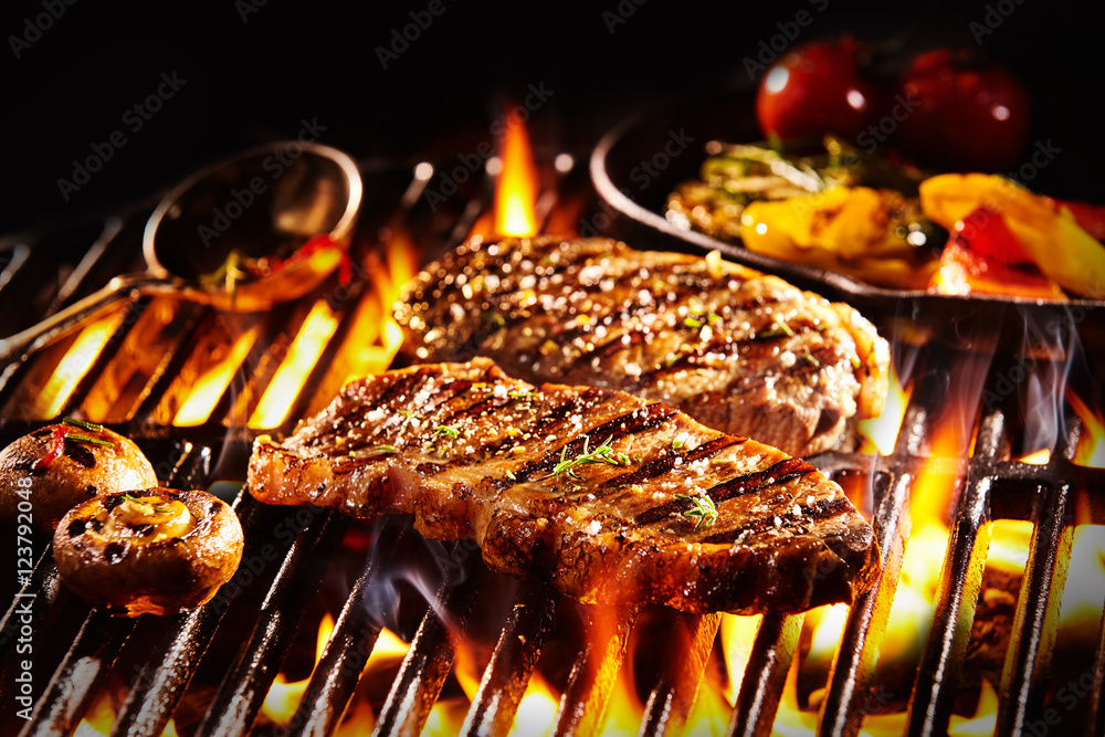 romantisk nationalisme taske Grilled rump steak with mushrooms over flames Stock Photo | Adobe Stock