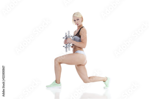 Sportliche Frau macht Sportübung mit Hantel Porträt photo