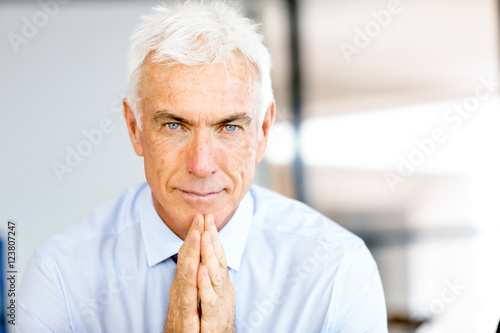 Wallpaper Mural Businessman at the office Torontodigital.ca