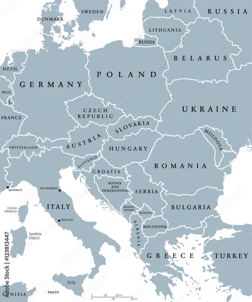 Fototapeta Mapa polityczna krajów Europy Środkowej z granicami państwowymi. Szara ilustracja z Angielskim etykietowaniem i skalowaniem na białym tle.