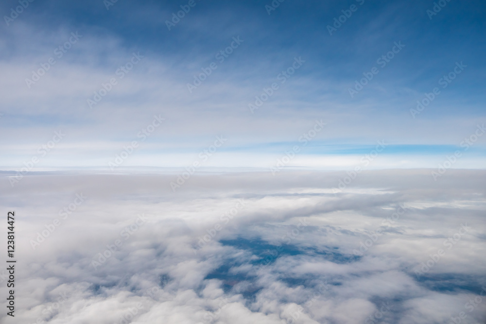 Naklejka premium The blue sky on the background of cloud stream. Wide angle