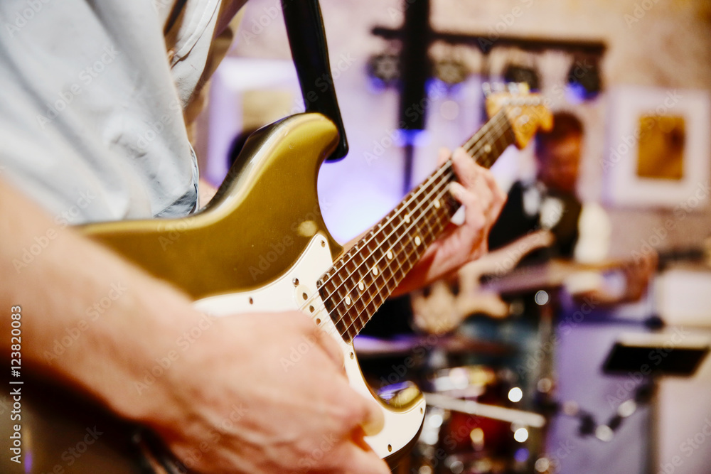 Fototapeta premium zespół grający na imprezie, gitara elektryczna,