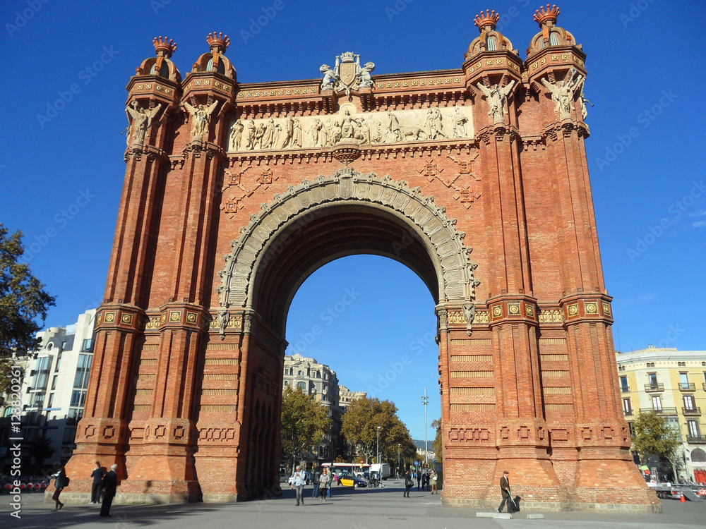Fototapeta premium Beautiful Triumphal Arch of Barcelona or Arco de Triunfo against vivid blue sky, Spain