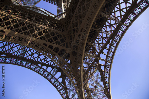 Eiffel tower in Paris, France © Nino Pavisic