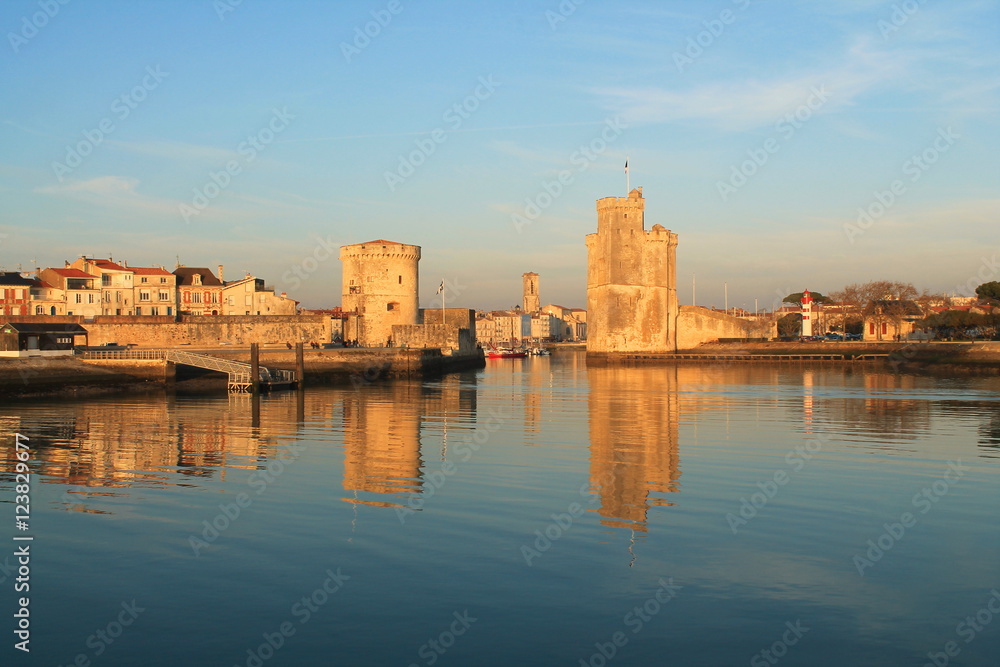 Fototapeta premium Medieval towers of La Rochelle, France