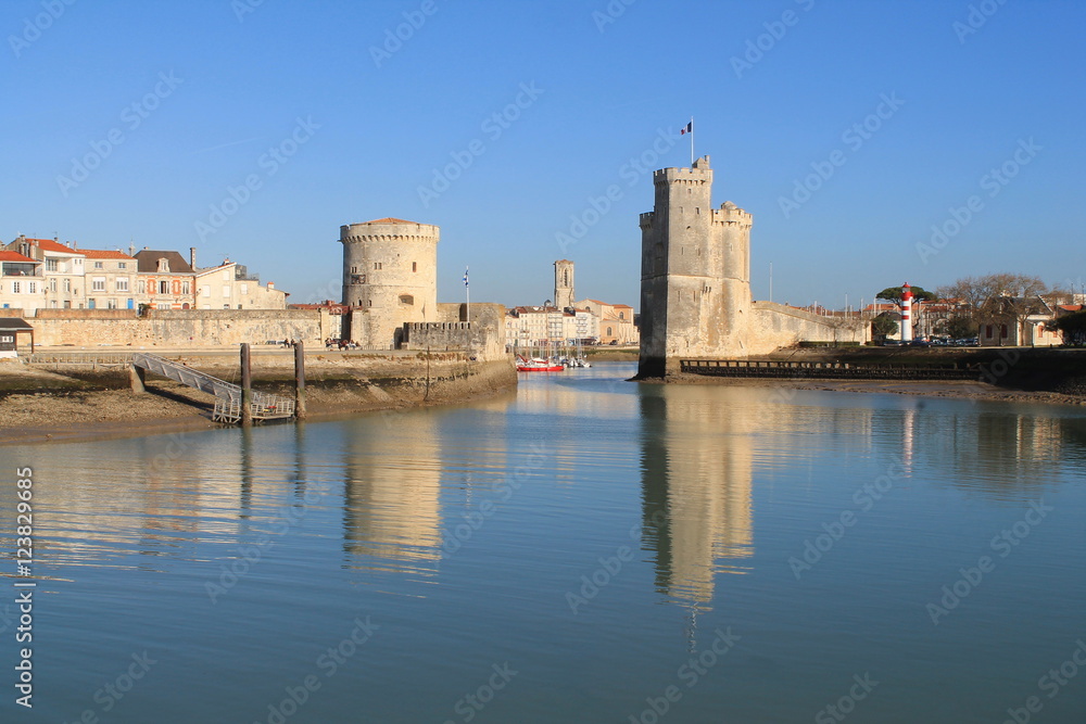 Entrée du vieux port de la Rochelle, France
