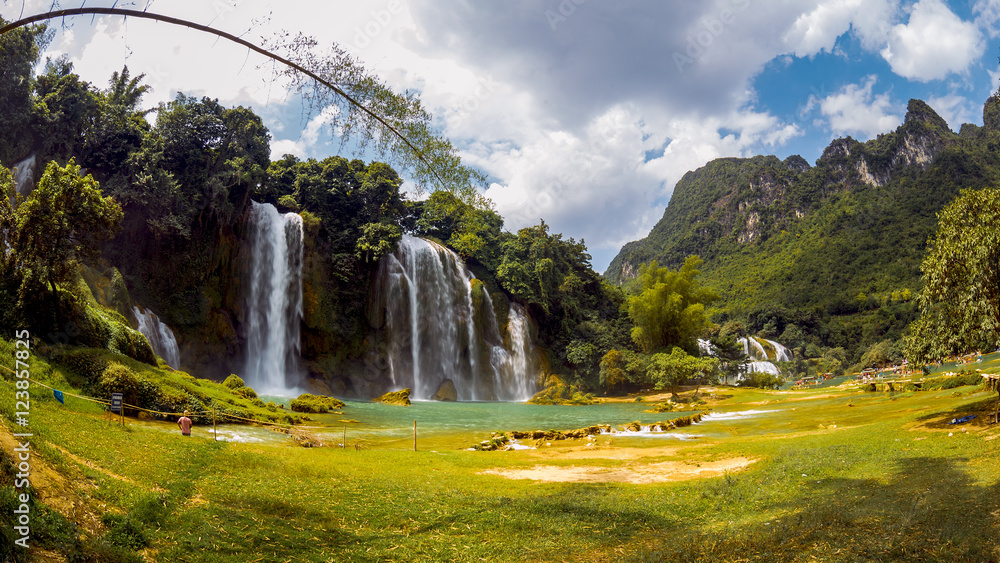Obraz premium Bangioc waterfall in Caobang, Vietnam