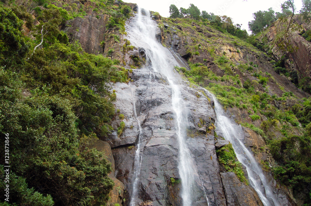 Bambarakanda fall side view