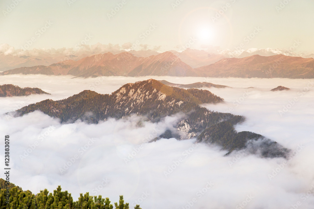 Berge im Nebelmeer 