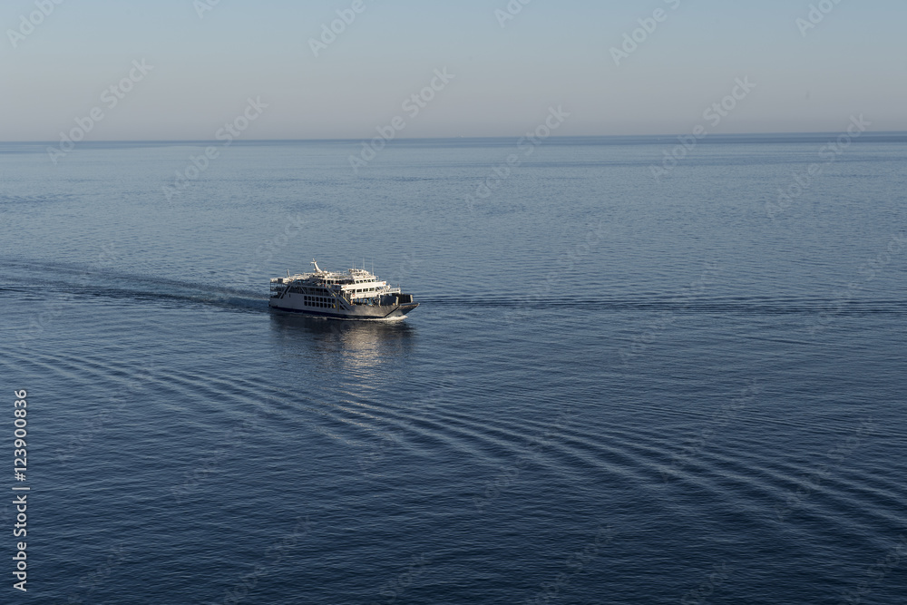 Passagierschiff unterwegs von Sfakia nach Loutro, an der Südküste von Kreta, Griechenland