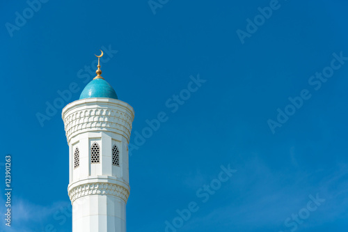 Fotografiet The top of the minaret of the mosque Minor in Tashkent, Uzbekist