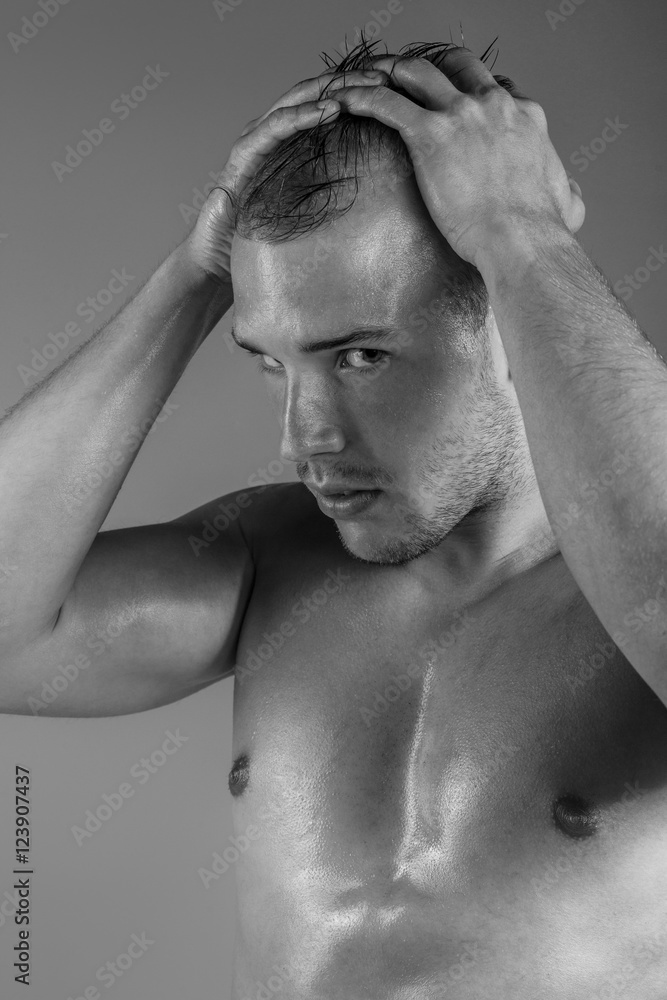 Fototapeta premium mężczyzna w studio portret