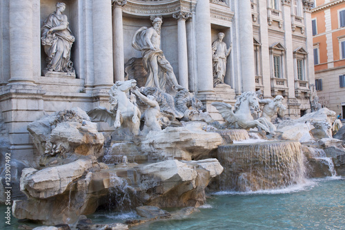 Zabytkowa fontanna w Rzymie