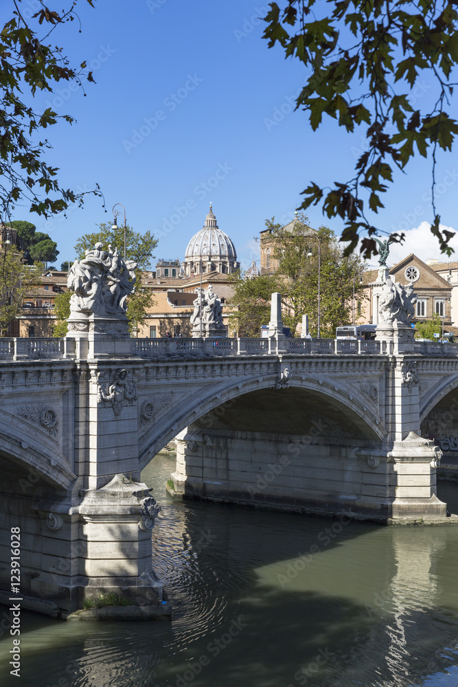 Ponte Vittorio Emanuele II vor Petersdom, Rom, Italien