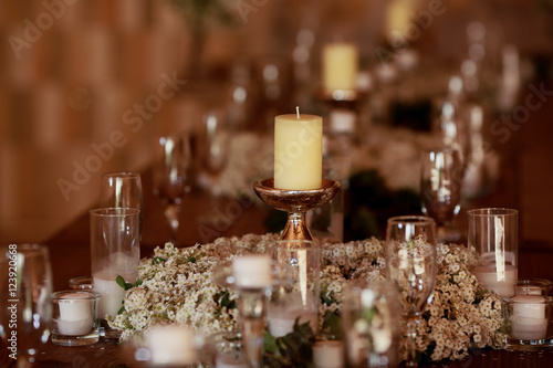 A blurred picture of empty glasses standing around the white wre