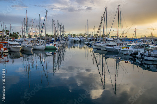 Porto di Saint Raphael al tramonto, Francia