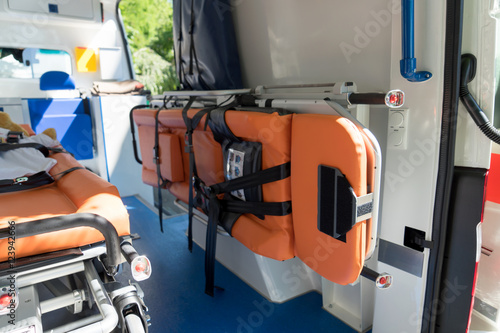 Wallpaper Mural Krankenwagen / Innenraum von einem Krankenwagen Torontodigital.ca