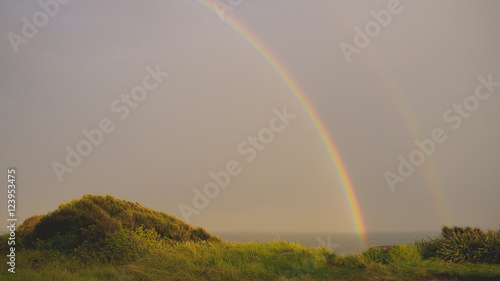 Fototapeta Naklejka Na Ścianę i Meble -  Regenbogen an der Küste in Coledale, New South Wales in Australien