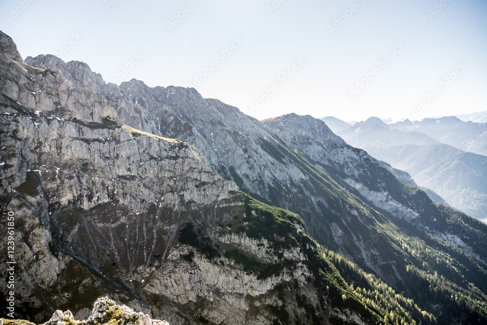 Blick vom Gerberkreuz auf den Mittenwalder Höhenweg