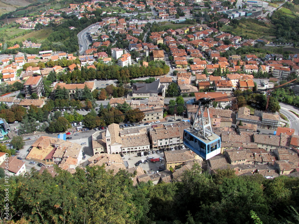 Funivia a San Marino vista dall'alto