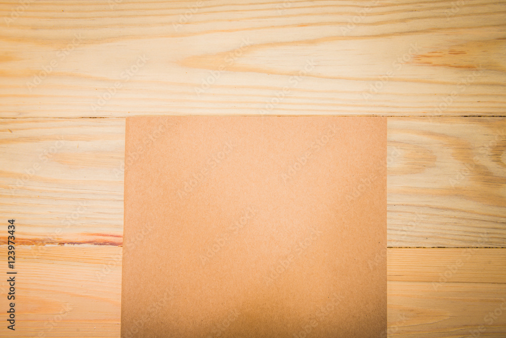 Naklejka premium Close note book on wooden background