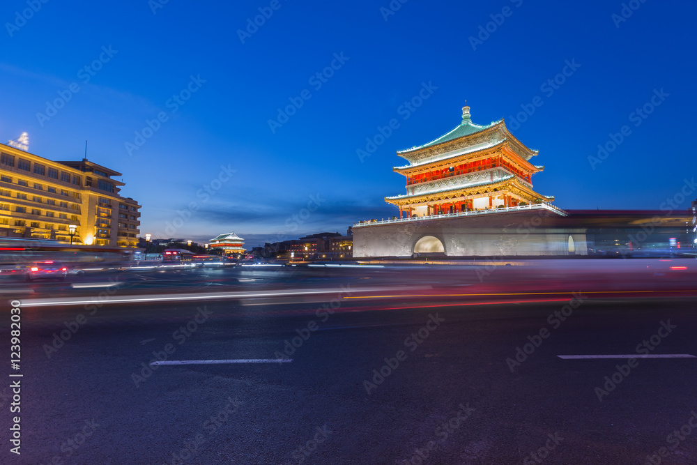 Fototapeta premium In the evening, Xi'an city building