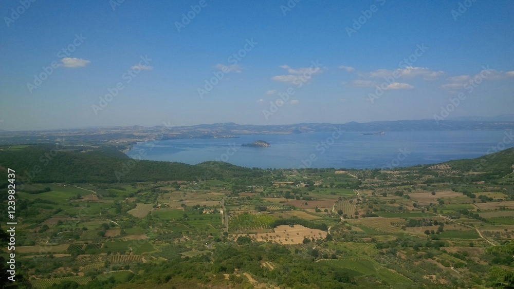 veduta panoramica del lago di Bolsena