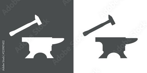Icono plano yunque y martillo gris