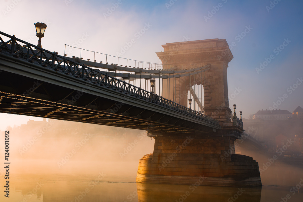 Obraz premium Most łańcuchowy w Budapeszcie